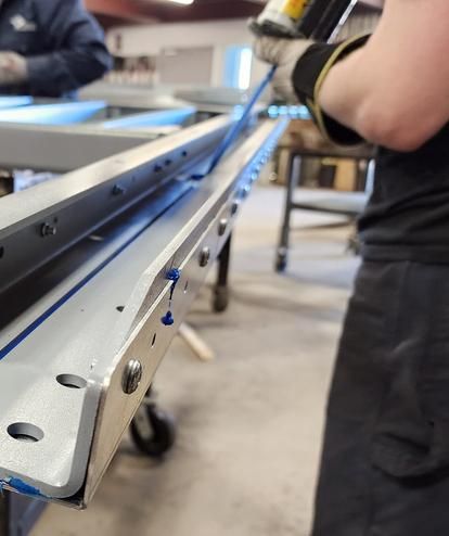 Assembly of metal parts