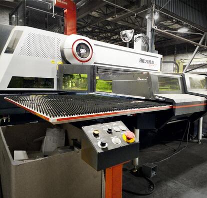 Machine de découpe laser Amada EML 2515 AJ
